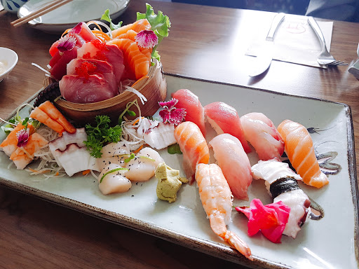 NAGOYA RESTAURANTE NIKKEI SUSHI BAR