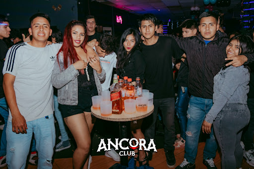 Ancora Club( discoteca, coctéles)