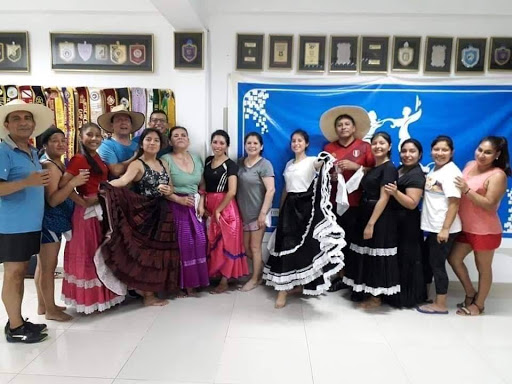 Cultivando lo Nuestro - academia de marinera