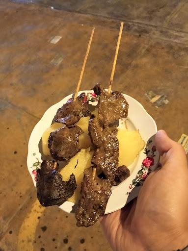Anticuchos y rachi al Paso